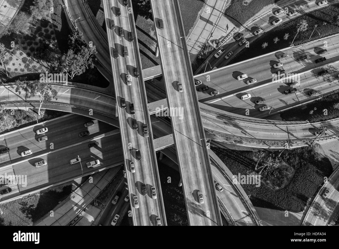 Le noir et blanc vue aérienne centre-ville quatre échanges de niveau du port, Pasadena et Hollywood Freeways. Banque D'Images