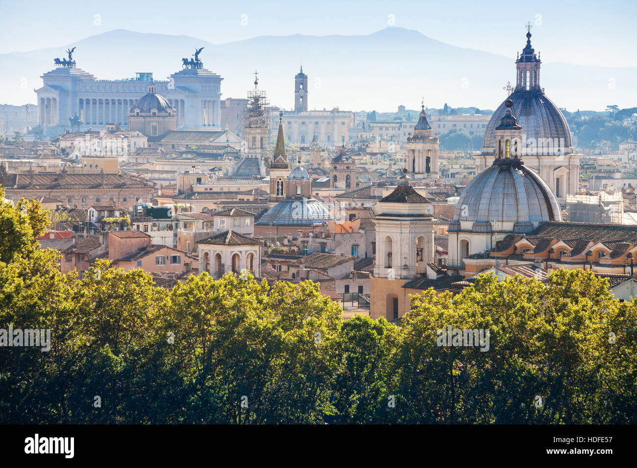 Voyage d'Italie - vue ci-dessus du centre historique de la ville de Rome sur le côté de la colline du Capitole du Château de St Angel Banque D'Images