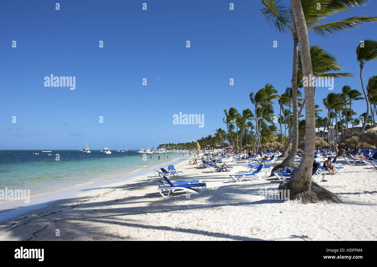 Les touristes à la plage, le palm beach, Punta Cana, République dominicaine, Caraïbes Banque D'Images