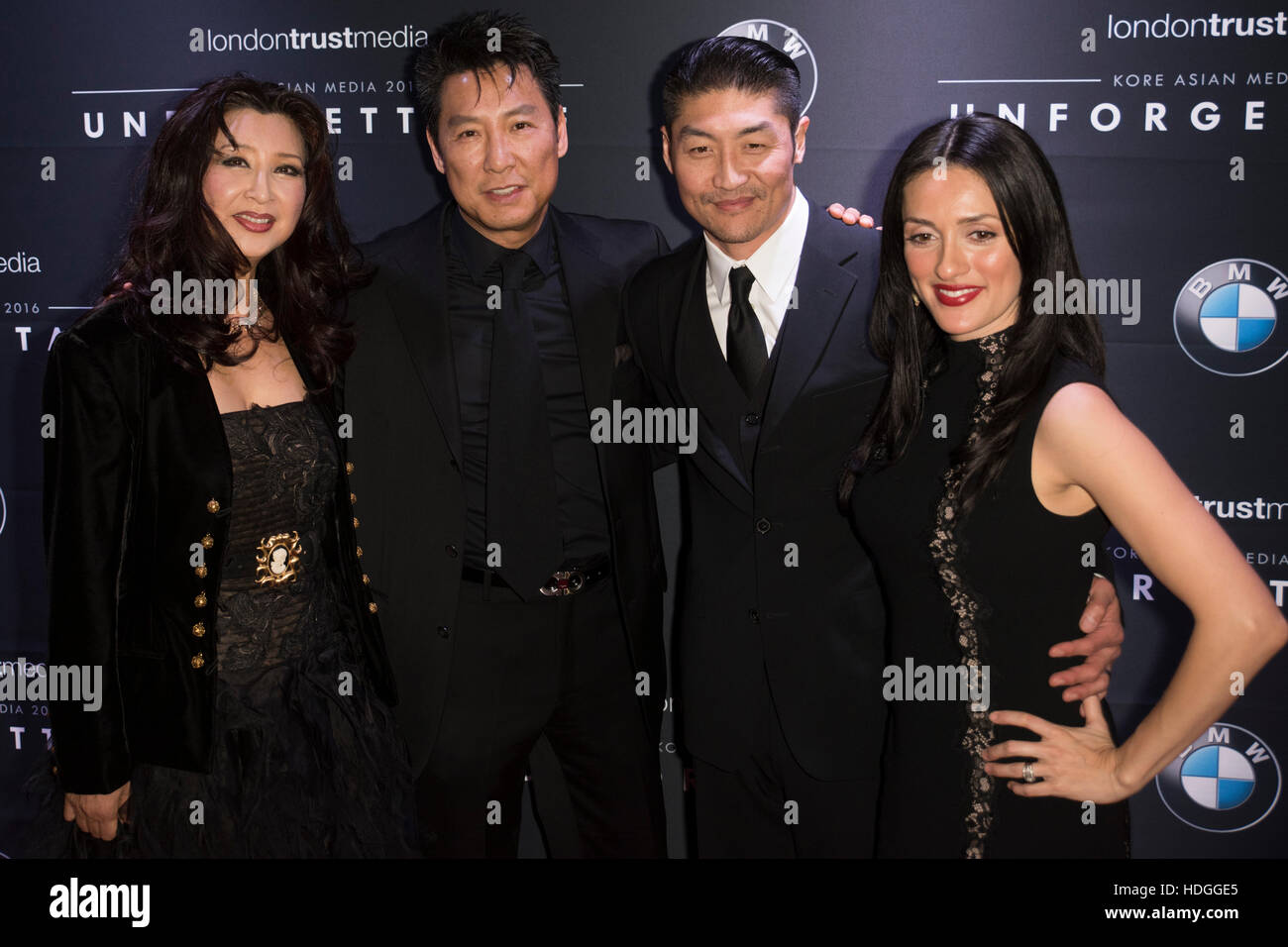 Amy Rhee, Phillip Rhee, Brian Tee, Mirelly Taylor arrive à Gala inoubliable le 10 décembre 2016 à Beverly Hilton, à Beverly Hills, Californie. Banque D'Images