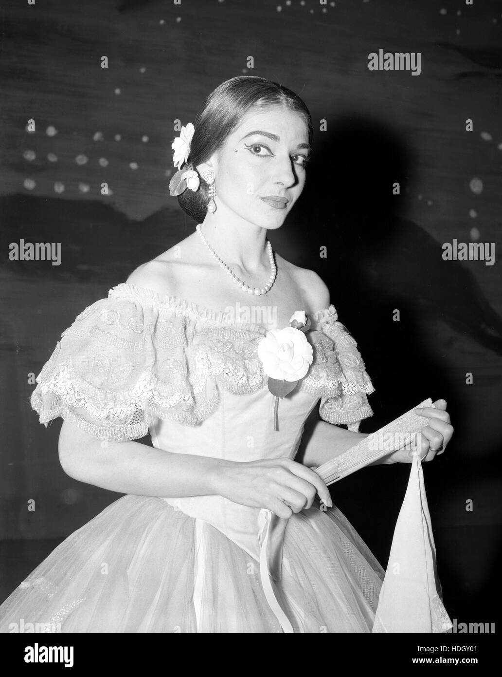 Maria Callas en costume pour le rôle principal dans La Traviata, où elle chante au Royal Opera House, Covent Garden. Banque D'Images