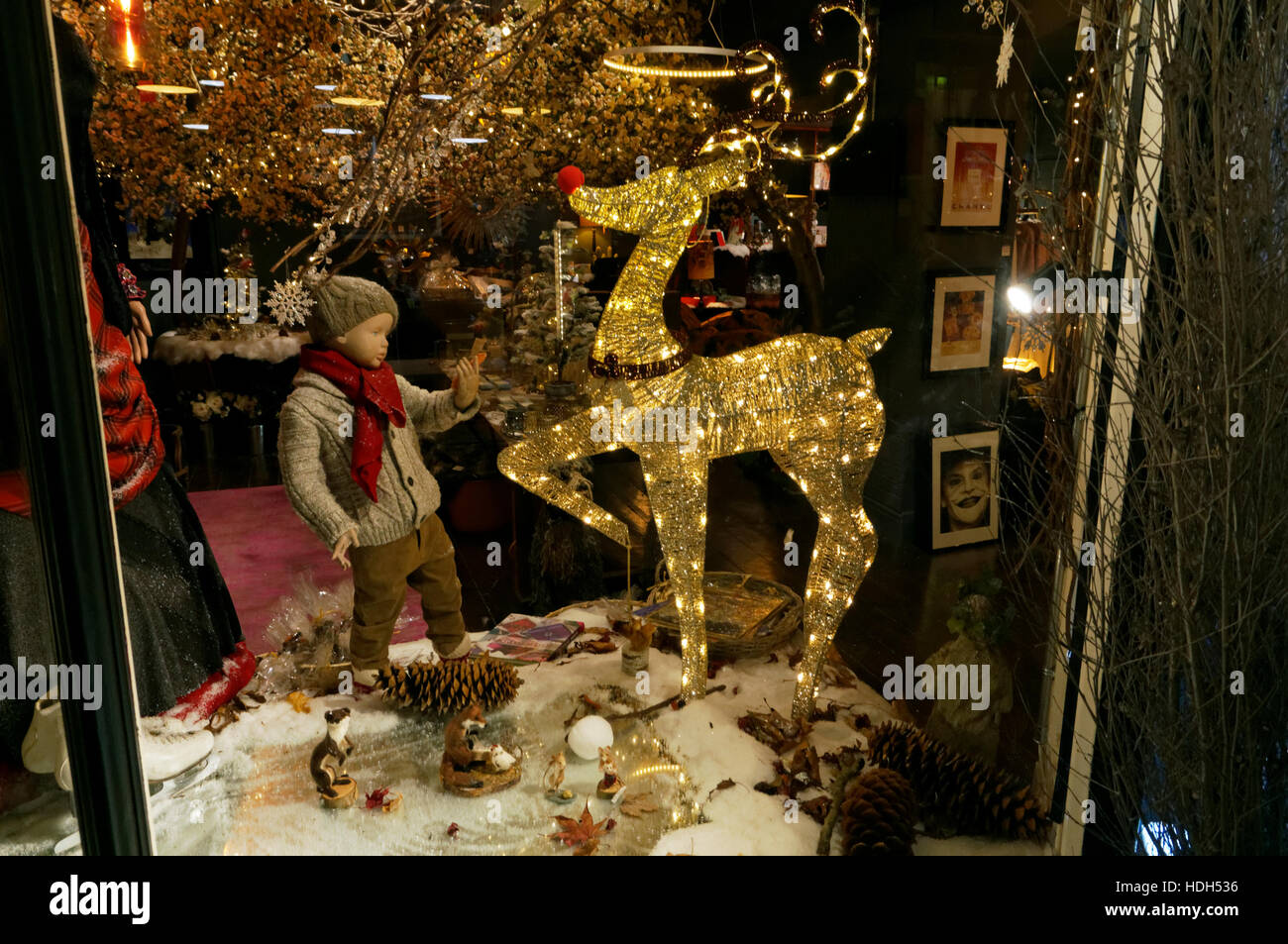 Affichage de Noël en vitrine, Castle arcade, Cardiff, Pays de Galles. Banque D'Images
