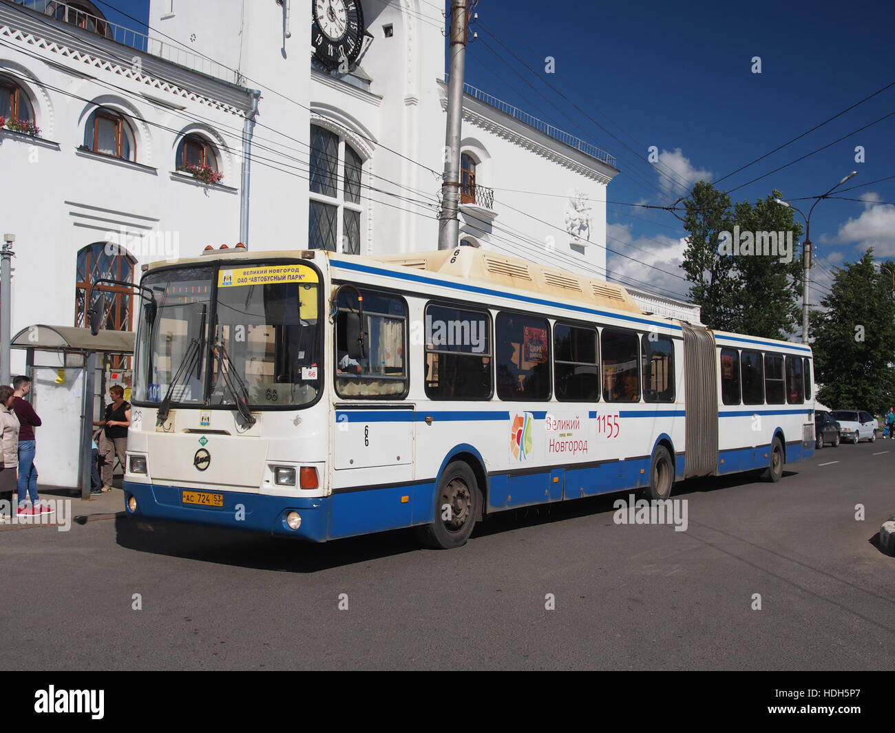 Suzuki 650 bus en face de Veliki Novgorod, Russie pic7 Banque D'Images