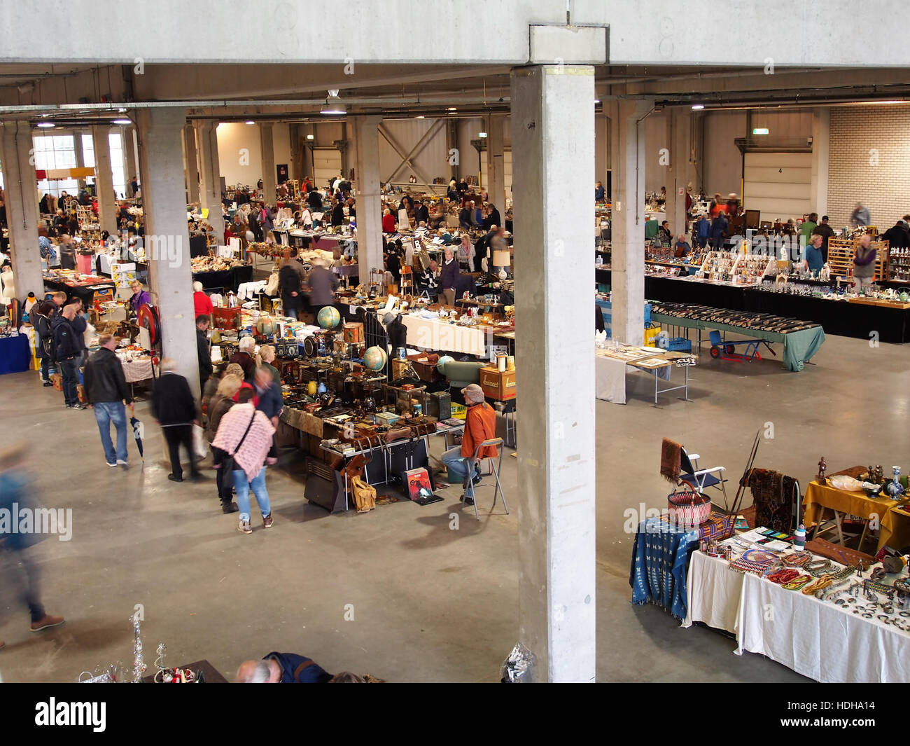 Cette image de l'événement Verzamelbeurs à Nieuwegein, qui s'est tenu en novembre 2016, présente une collection d'antiquités et d'objets de collection. L’événement est connu pour ses objets vintage et ses artefacts historiques. Banque D'Images