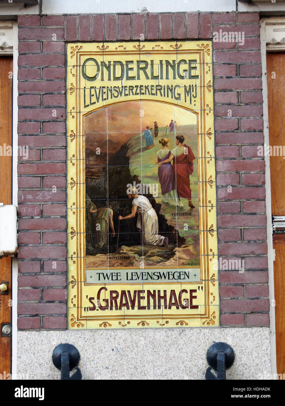Cette image représente Prinsengracht 119, une maison de canal historique située à Amsterdam, aux pays-Bas. Connu pour son importance architecturale, le bâtiment fait partie du site classé au patrimoine mondial de l'UNESCO, le périphérique du canal d'Amsterdam, réputé pour son design du XVIIe siècle et son importance culturelle. Banque D'Images