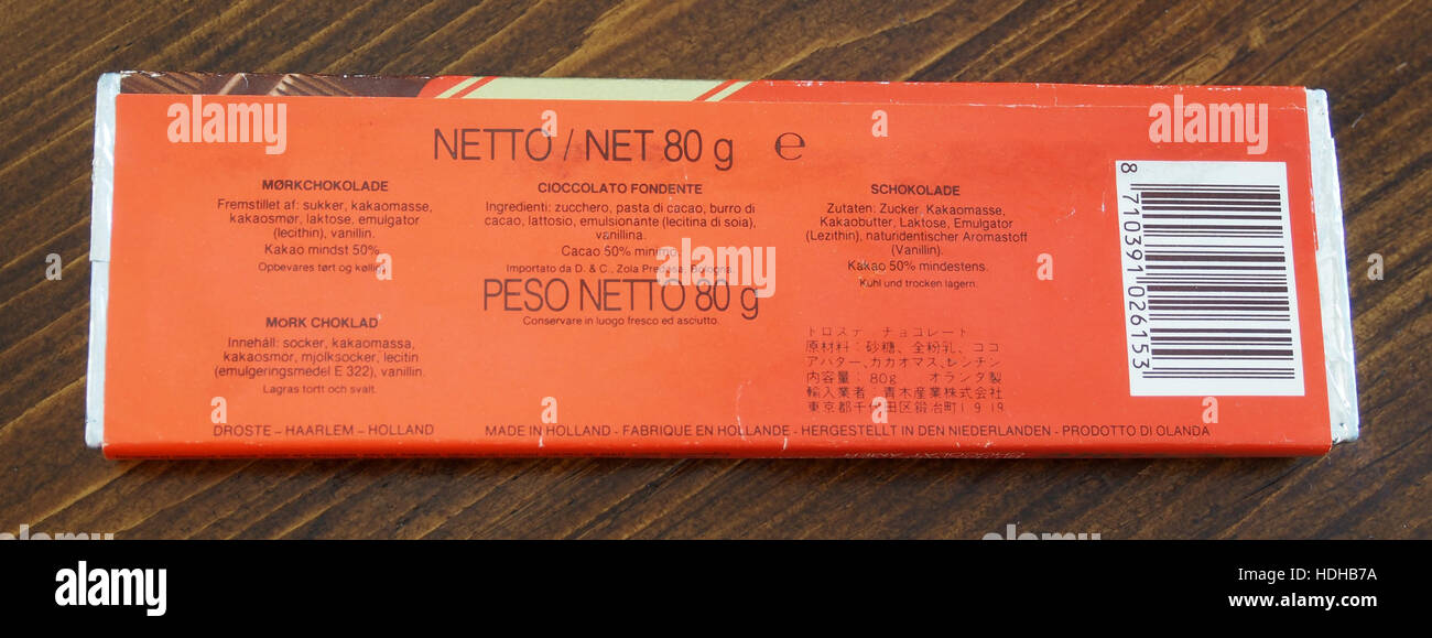 Droste Pure Bittersweet Chocolate est une marque de chocolat hollandais de haute qualité connue pour sa saveur riche et intense. L’image présente l’emballage de la barre de chocolat, qui met en valeur le logo signature de la marque et le contenu en chocolat noir de qualité supérieure. Banque D'Images