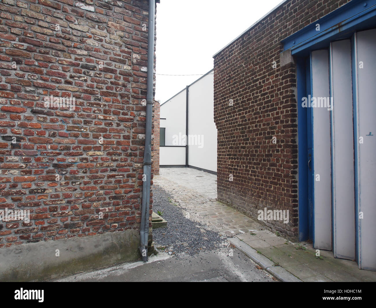 Ce titre fait référence à une œuvre d'art spécifique qui résume le style et les thèmes de l'artiste, en se concentrant probablement sur l'identité personnelle ou géographique, représentée par des formes d'art visuel dans un support distinct. Banque D'Images