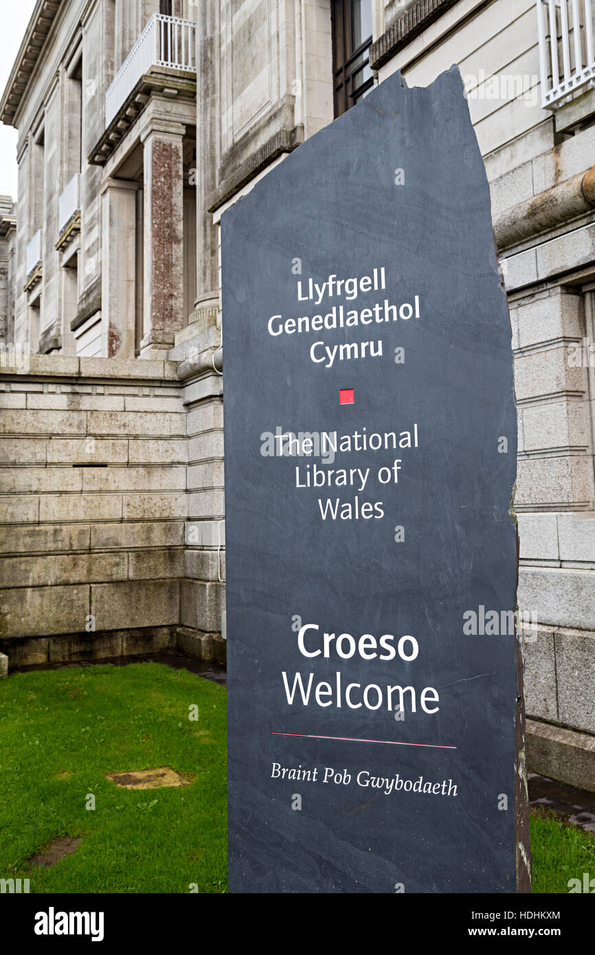 Bibliothèque nationale du Pays de Galles signe bienvenu à l'entrée taillée dans l'ardoise, Aberystwyth, Pays de Galles, Royaume-Uni Banque D'Images