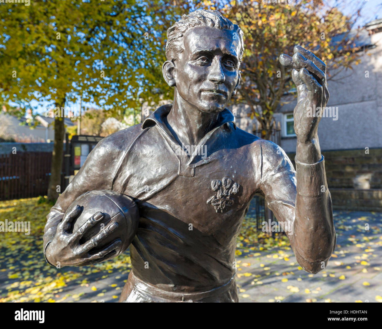 Statue de Ken Jones, joueur de rugby, Samatan, Pays de Galles, Royaume-Uni Banque D'Images