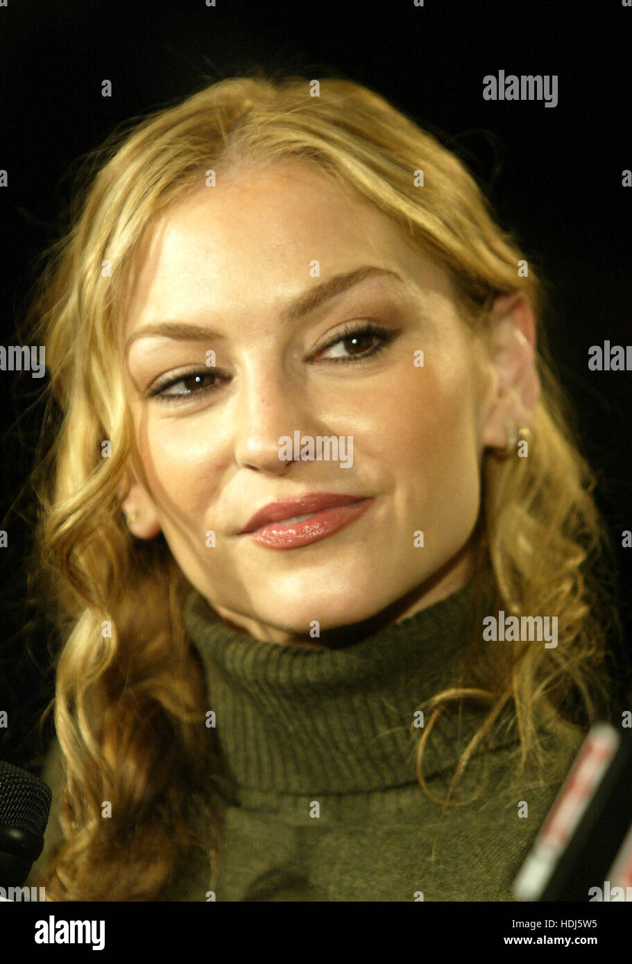 L'actrice Drea de Matteo lors des nominations au Golden Globe le 13 décembre 2004 à Beverly Hills. Crédit photo : Francis Specker Banque D'Images