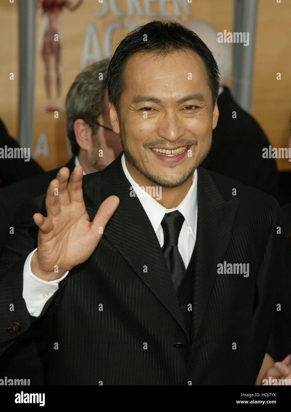 Ken Watanabe arrive à la Screen Actors Guild Awards à Los Angeles, Californie le 22 février 2004. Crédit photo : Francis Specker Banque D'Images