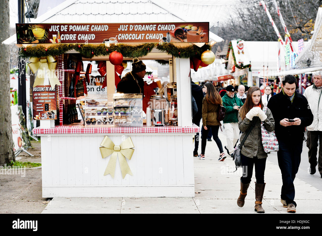 Village de Noël sur les Champs Elysées, Paris, France Banque D'Images