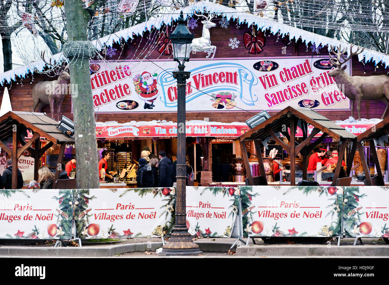 Le Village de Noël des Champs-Élysées : Une Tradition Magique à Paris