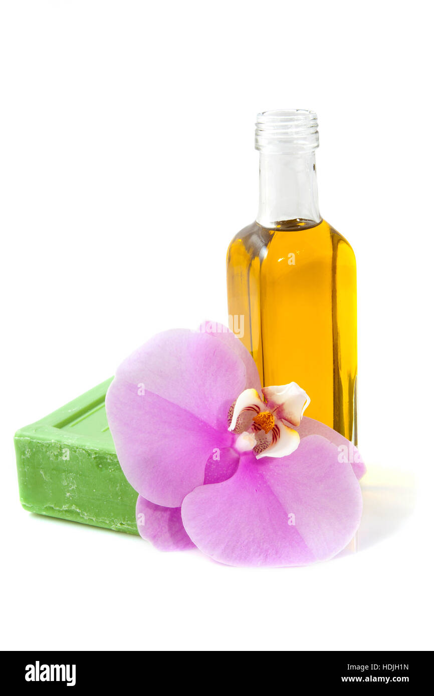 Bouteille avec de l'huile et le savon vert à orchidées isolated over white Banque D'Images
