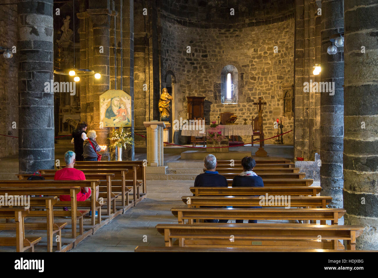 Intérieur de l'église de Santa Margherita di Antiochia, Vernazza, ligurie, italie Banque D'Images