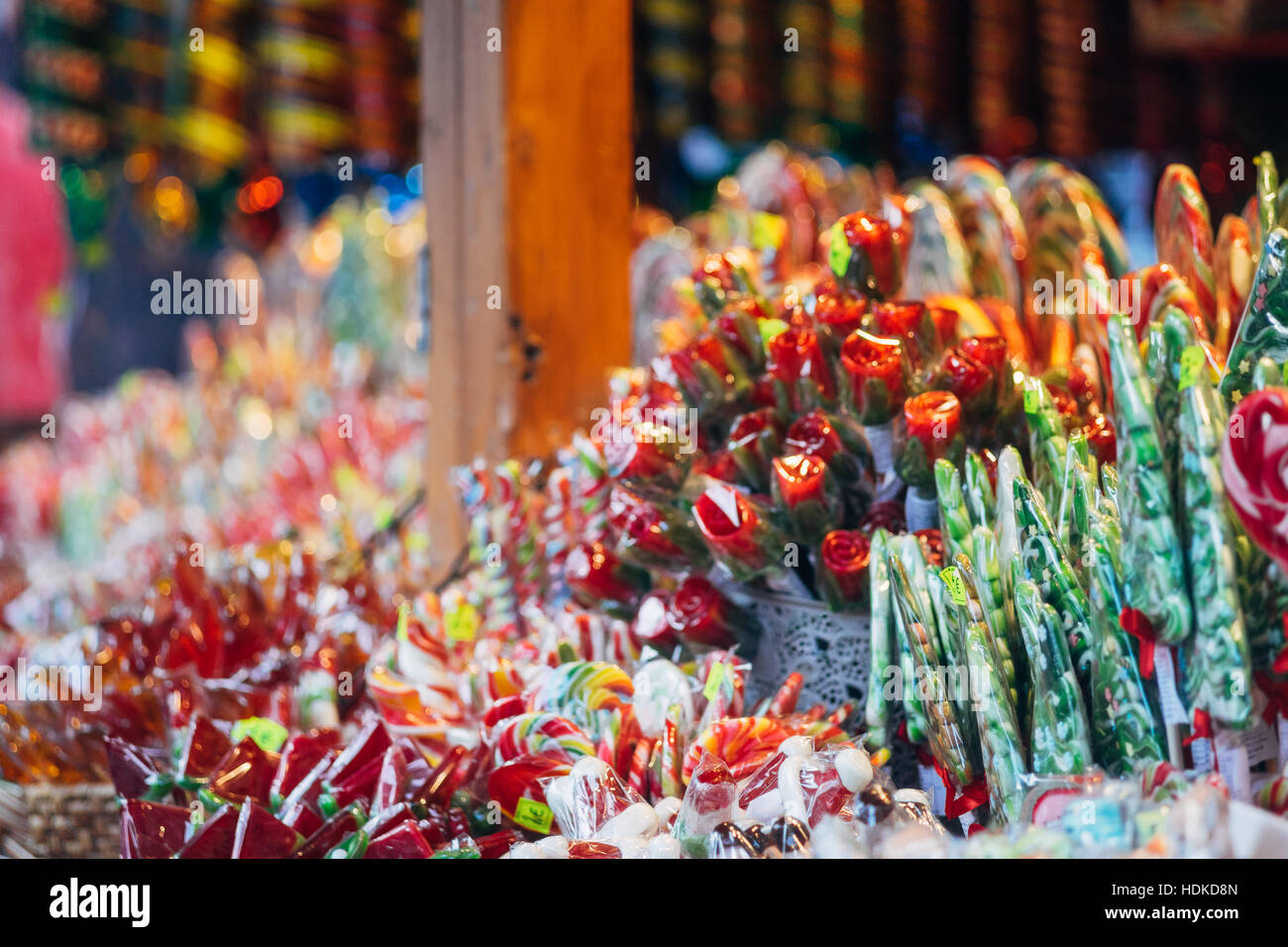 Avec décrochage festif et coloré les friandises à la marché de Noël, selective focus Banque D'Images