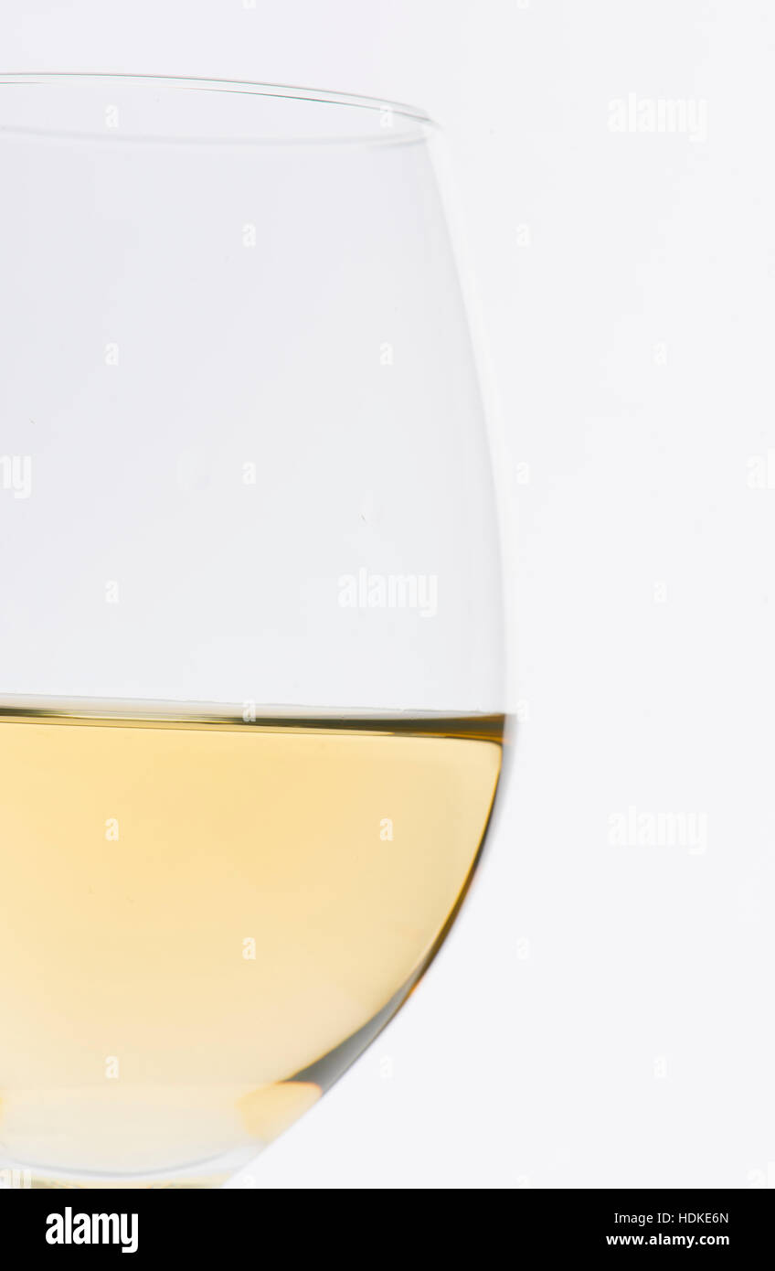 Un verre de vin blanc en close up Banque D'Images