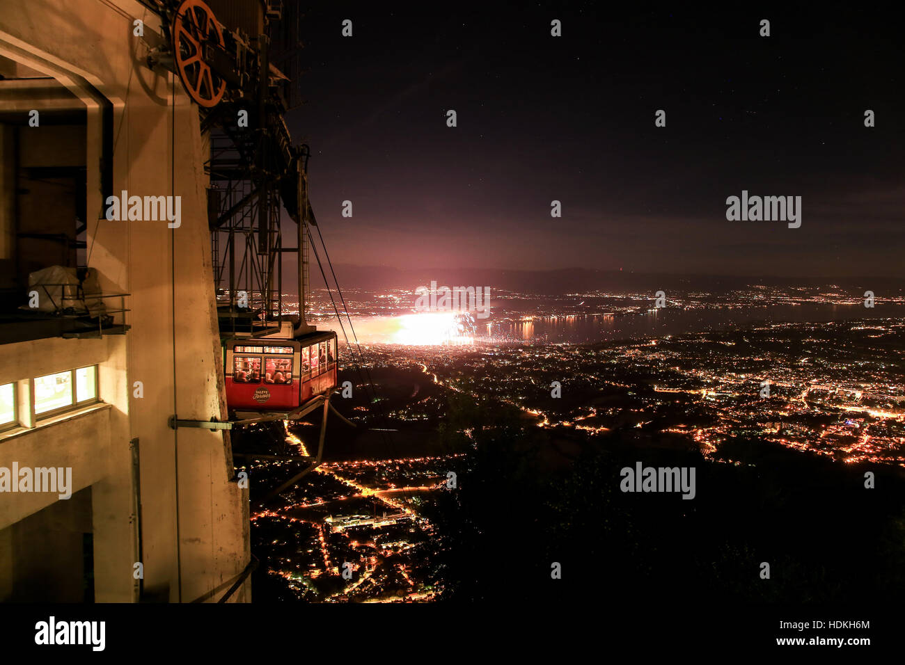 Nuit vue depuis le Salève au cours de la fête du lac de Genève Banque D'Images