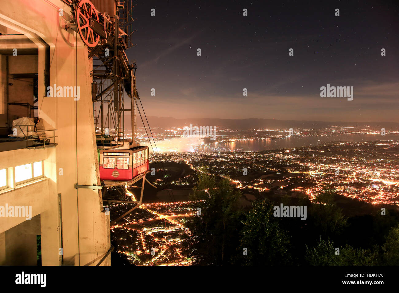 Nuit vue depuis le Salève au cours de la fête du lac de Genève Banque D'Images
