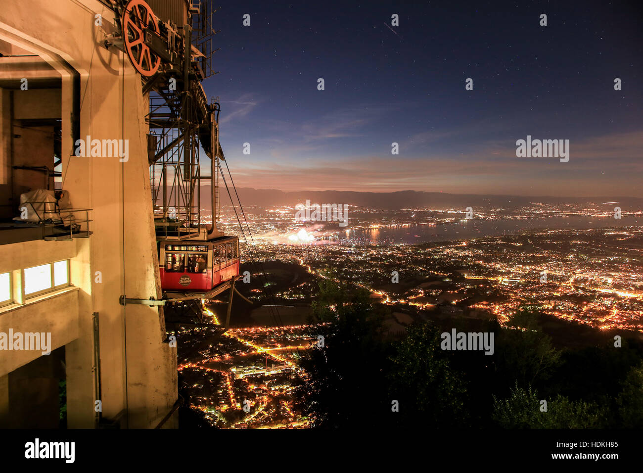 Nuit vue depuis le Salève au cours de la fête du lac de Genève Banque D'Images