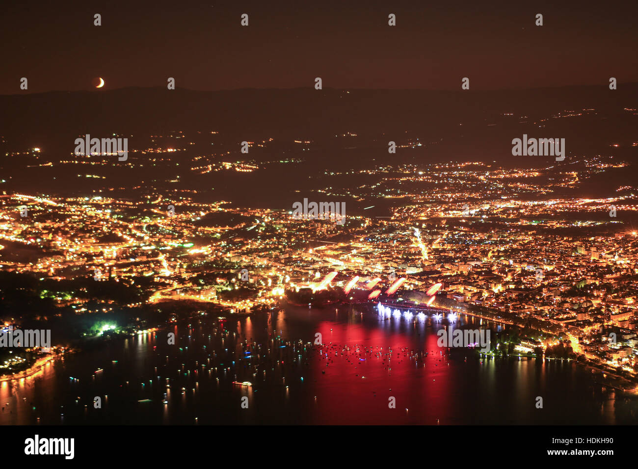 Vue de nuit durant la fête du lac d'Annecy Banque D'Images