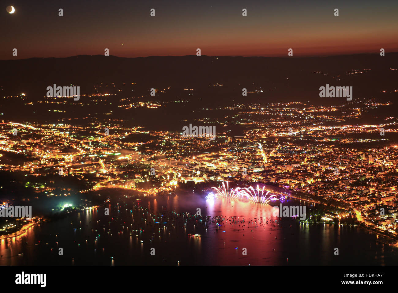 Vue de nuit durant la fête du lac d'Annecy Banque D'Images