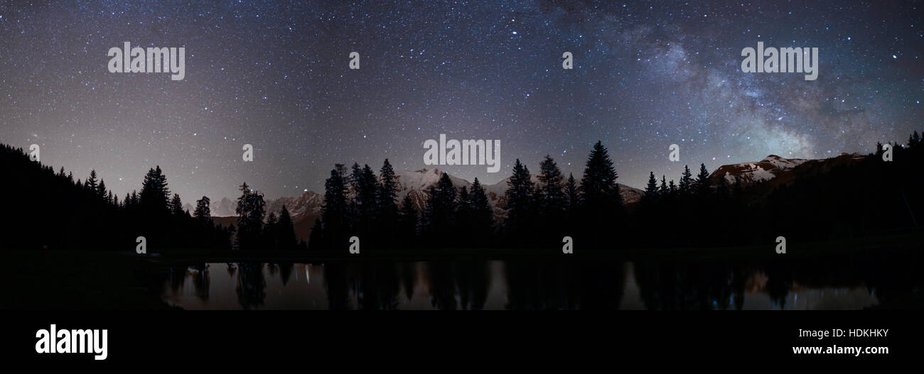 Vue nocturne de la montagne Banque D'Images