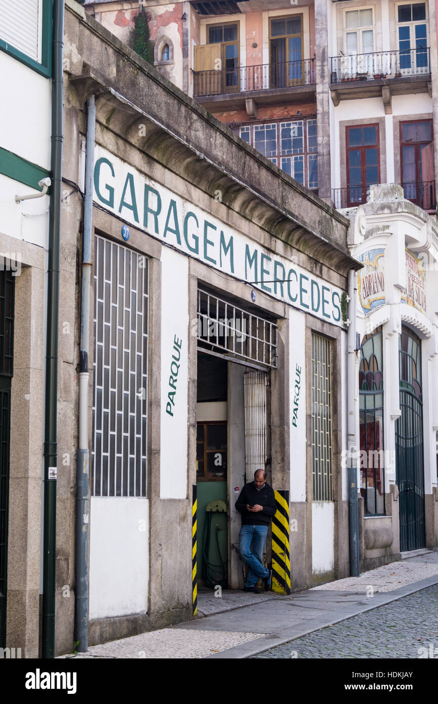 Garage Mercedes Art Déco, Porto (Porto), Portugal Banque D'Images