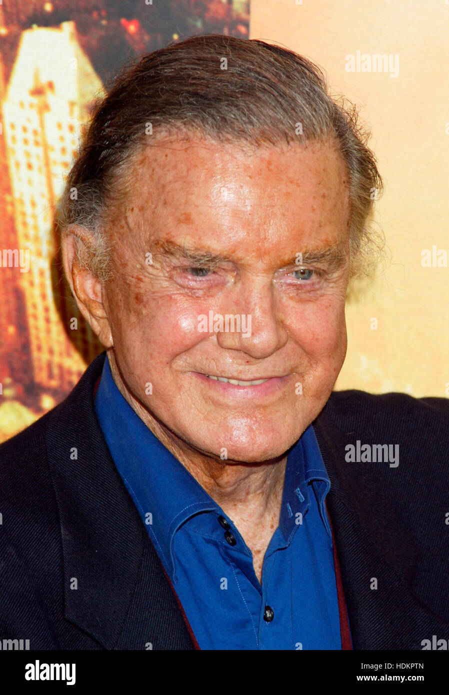 L'acteur Cliff Robertson à la première pour le film de Columbia Pictures, 'Spider-man 2' au Mann Village Theater à Westwood de Los Angeles, Californie le 22 juin 2004. Crédit photo : Francis Specker Banque D'Images