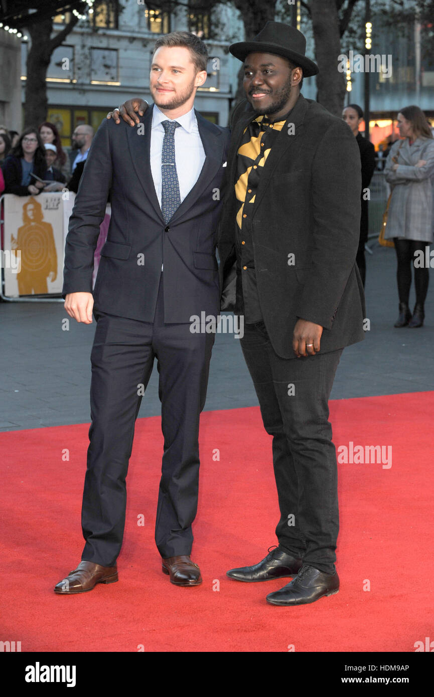 Jack Lea Polonski (à gauche) et Babou Ceesay assistant à la projection de gala de clôture de "libre", l'incendie pendant la 60e BFI London Film Festival, à l'Odeon Leicester Square à Londres. Avec : Jack Lea Polonski, Babou Ceesay Où : London, Royaume-Uni Quand : 16 Banque D'Images