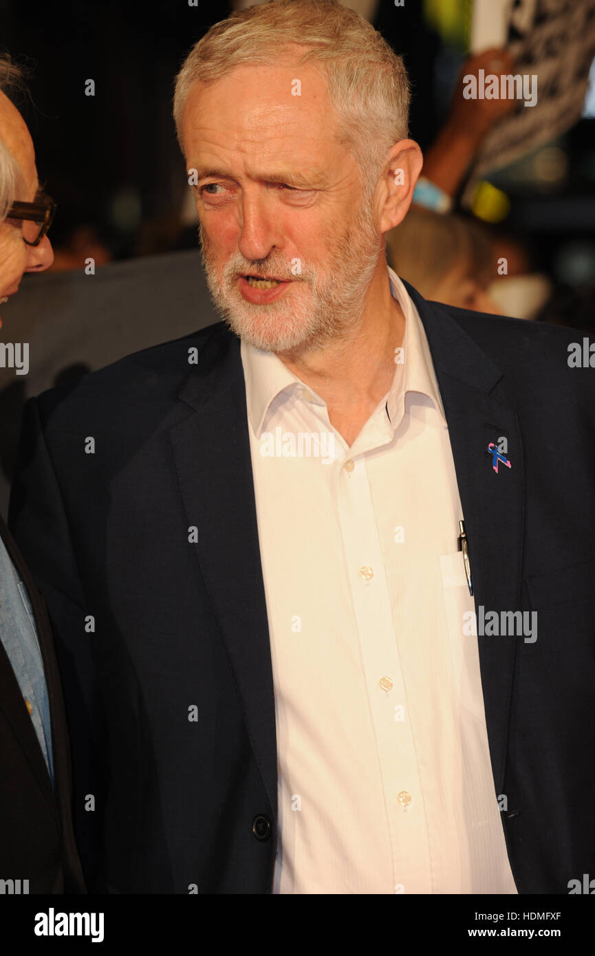 I, Daniel Blake la première au Cinéma Vue à Leicester Square avec : Jeremy Corbyn Où : London, Royaume-Uni Quand : 18 Oct 2016 Banque D'Images