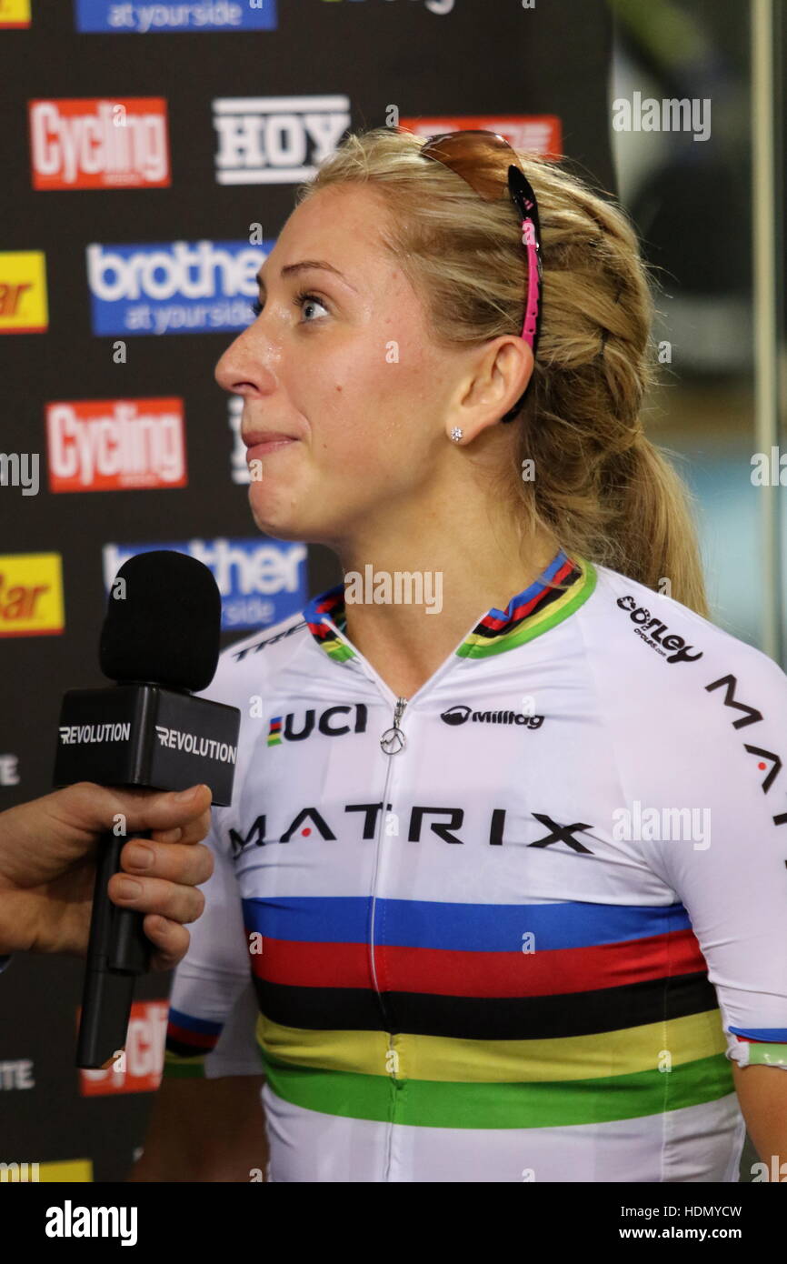 Lee Valley VeloPark, Londres, Royaume-Uni. 3 décembre 2016.La voie de la révolution, de la série des Champions Tour 2. Laura Kenny d'être interrogées. Banque D'Images