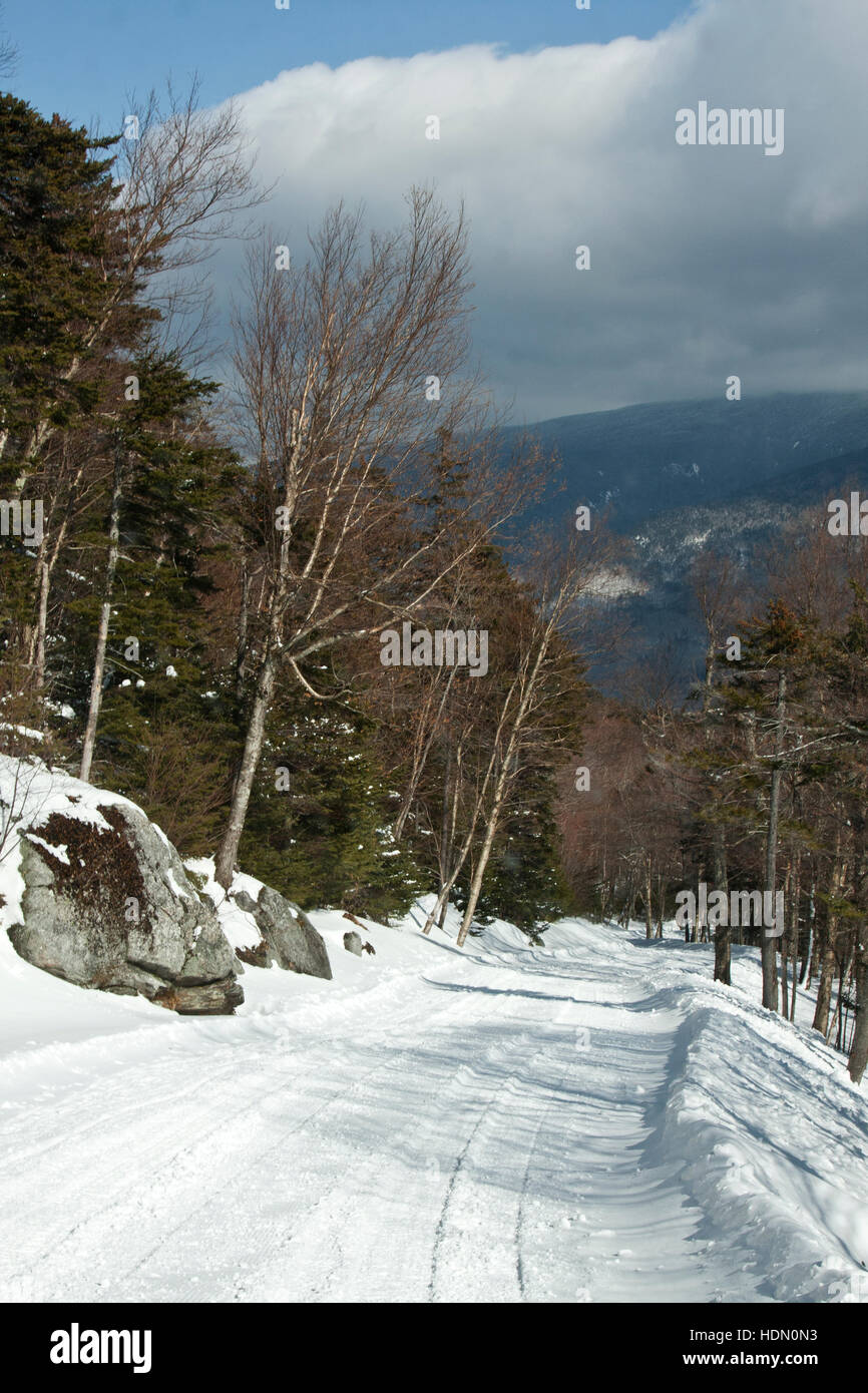 La vallée du mont Washington, Pinkham Notch, New Hampshire, Great Glen Centre plein air, le Mount Washington Auto Road en hiver. Banque D'Images