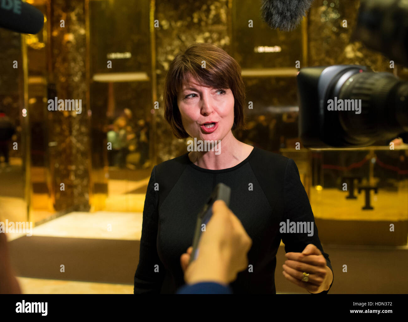 New York, NY, USA. Dec 12, 2016. Mme Cathy McMorris Washington Rogers est vu dans le hall de Trump Tower à New York, NY, USA, 12 décembre 2016, à son arrivée à une réunion avec le président élu, Trump. Le président américain élu, Donald Trump est de tenir des réunions au Trump Tower alors qu'il continue à remplir des postes clés dans sa nouvelle administration. - Pas de service de fil - Photo : Albin Lohr-Jones/consolidé/Piscine/dpa/Alamy Live News Banque D'Images
