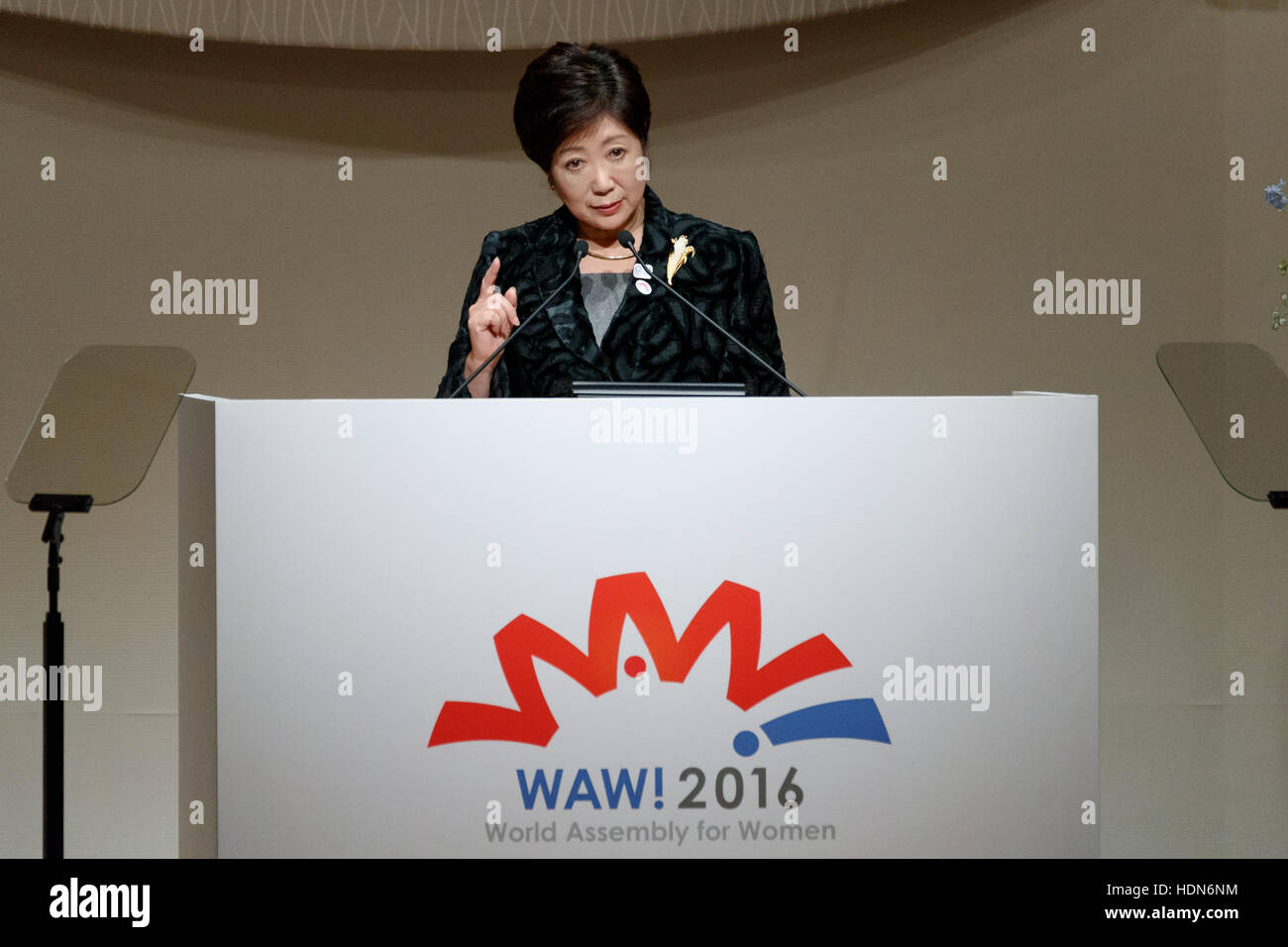 Tokyo, Japon. 13 Décembre, 2016. Gouverneur de Tokyo, Yuriko Koike parle au cours de l'Assemblée mondiale pour les femmes : WAW ! 2016 Le 13 décembre 2016, Tokyo, Japon. Les dirigeantes de la politique, des affaires, du sport et de la société fréquentent WAW ! 2016 pour discuter du rôle des femmes dans leurs pays et leurs affiliations. Credit : AFLO Co.,Ltd/Alamy Live News Banque D'Images