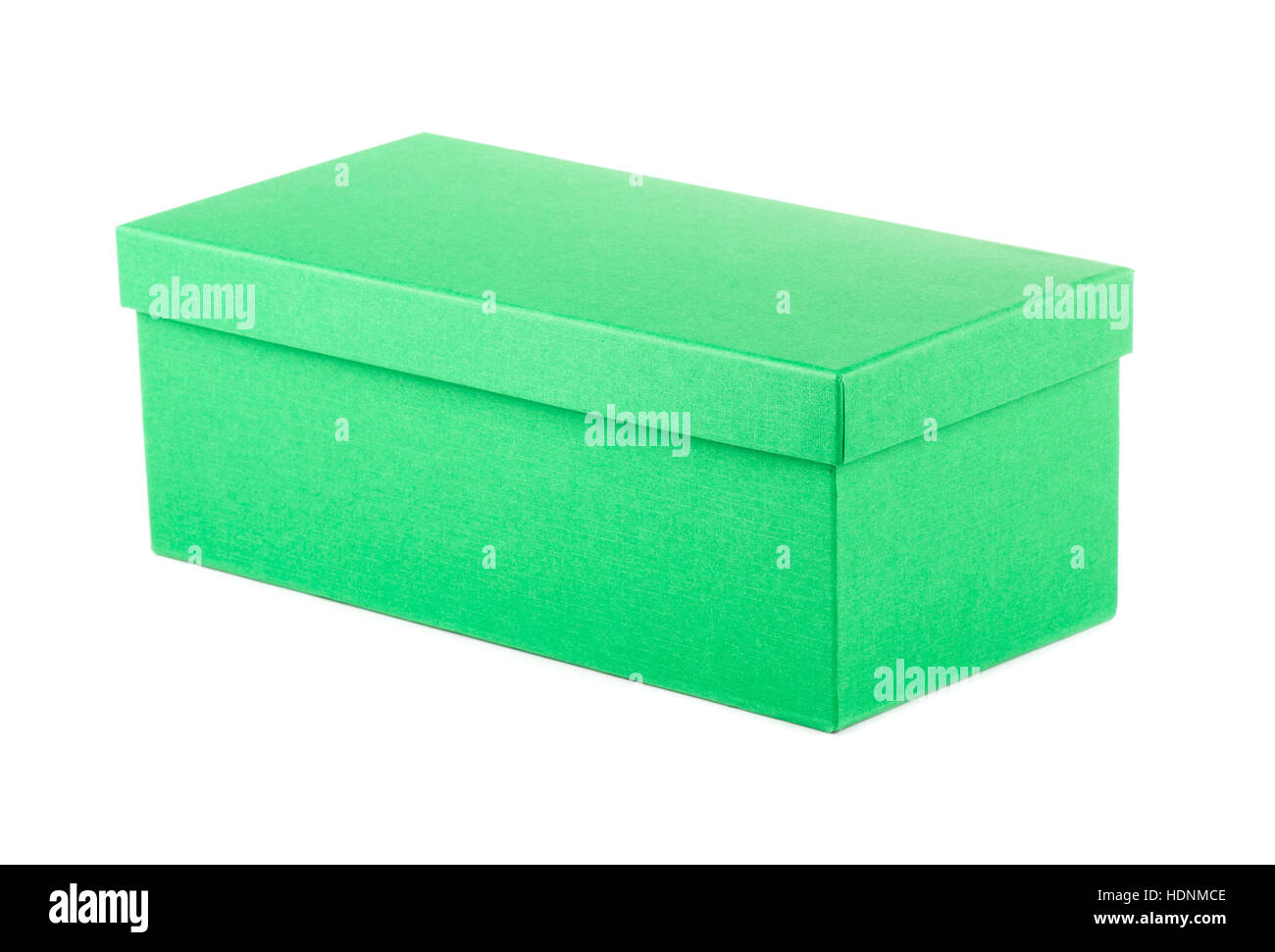 Сlosed boîte cadeau vert isolé sur fond blanc Banque D'Images