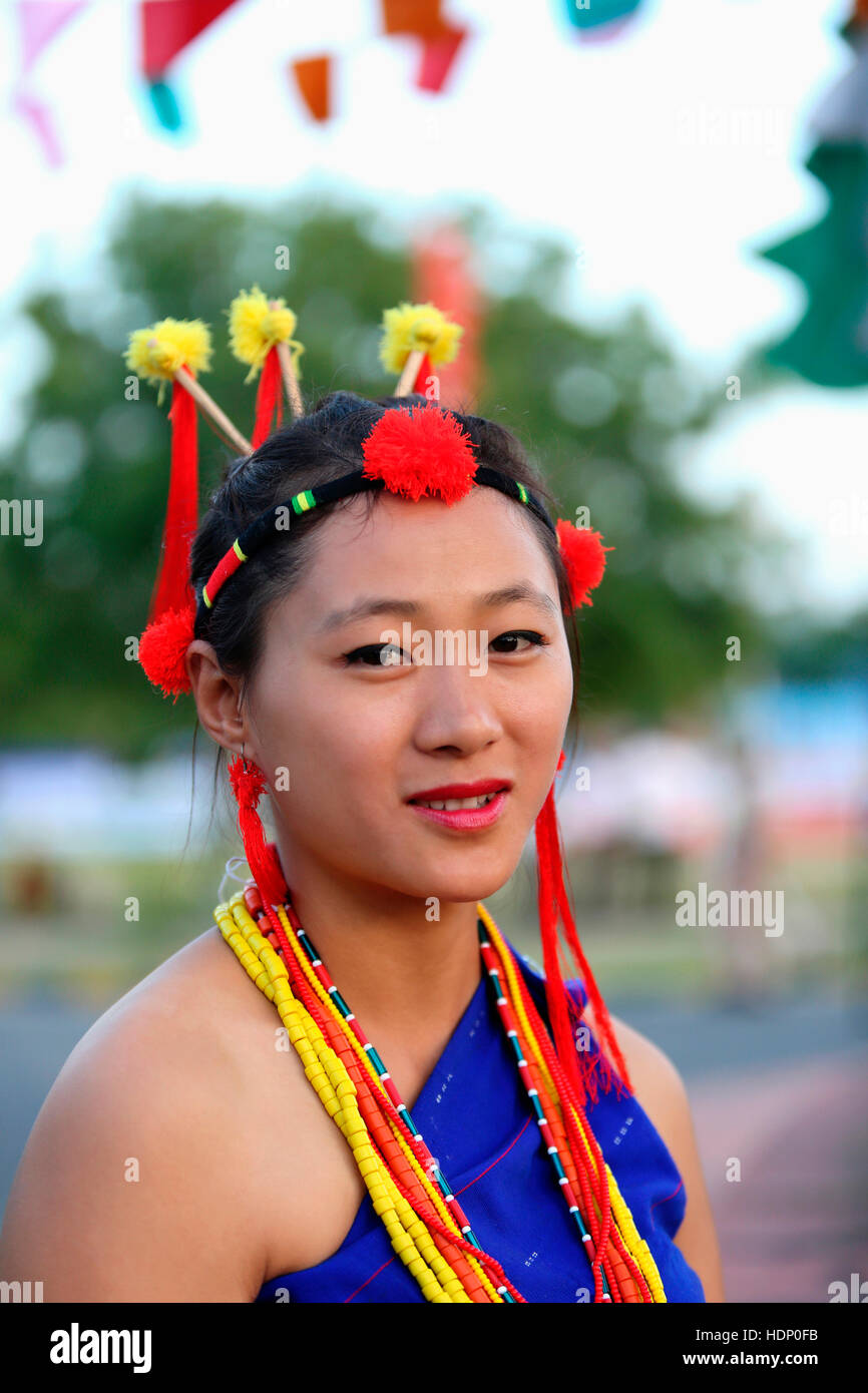 Pochury Naga Tribal Woman en costumes traditionnels. Pochury est l'une des principales tribus du district de Phek, au Nagaland. Visages ruraux de l'Inde Banque D'Images