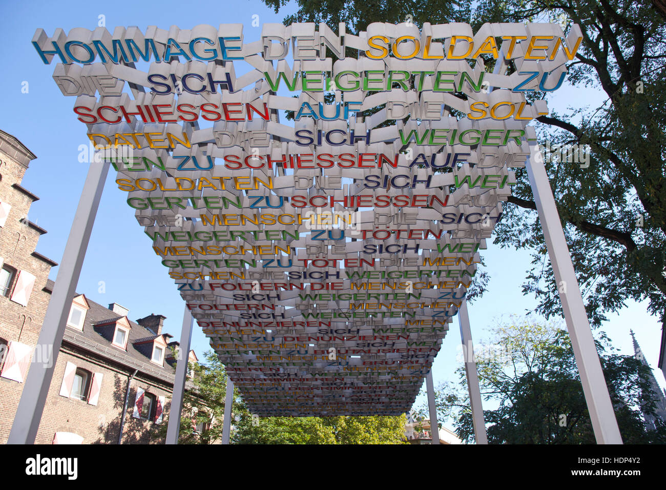 Allemagne, Cologne, monument pour les victimes de la justice militaire nazie allemande par l'artiste suisse Ruedi Baur Banque D'Images
