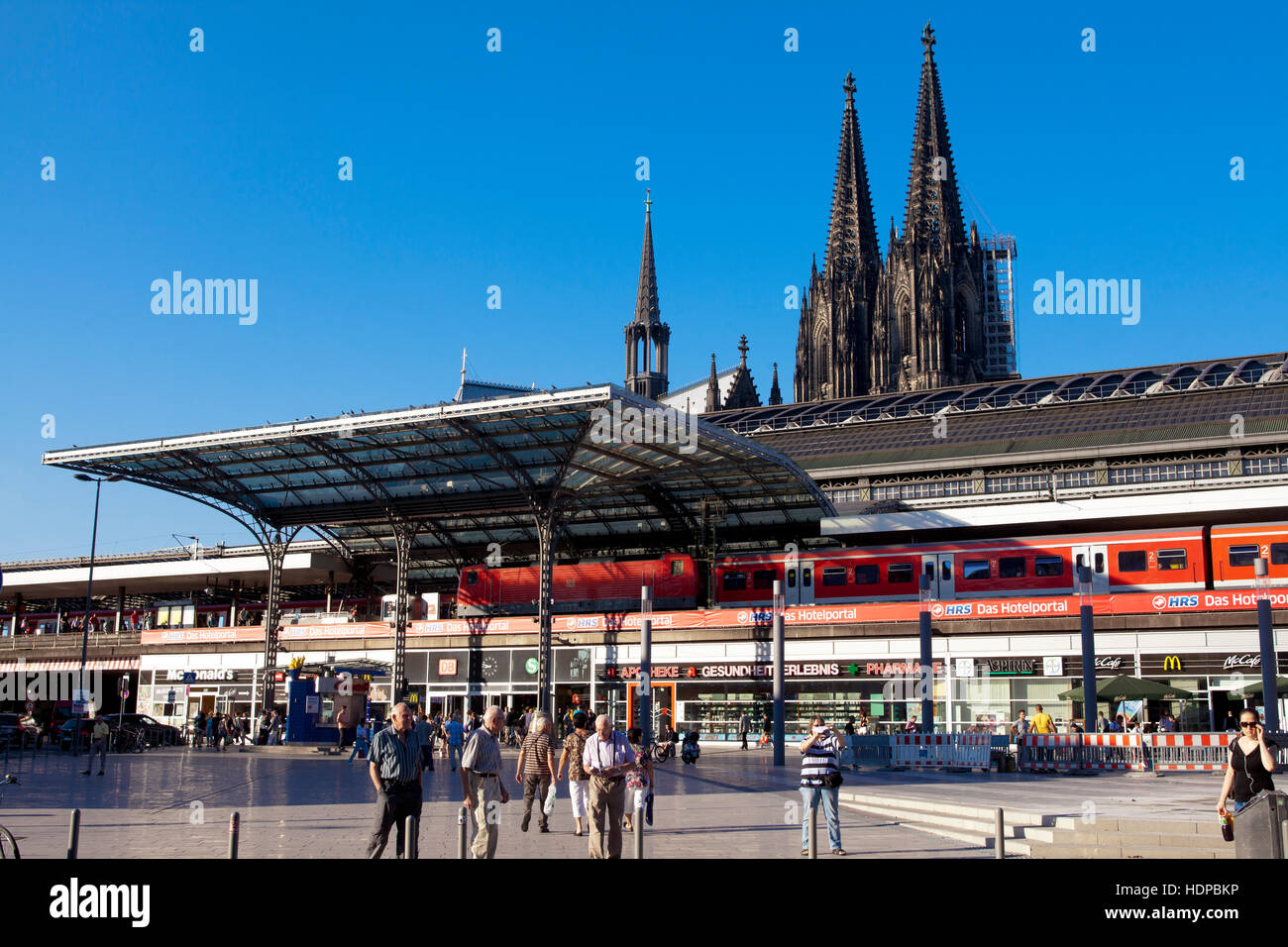 L'Europe, l'Allemagne, Cologne, l'entrée de la gare principale a la place Breslauer. Banque D'Images