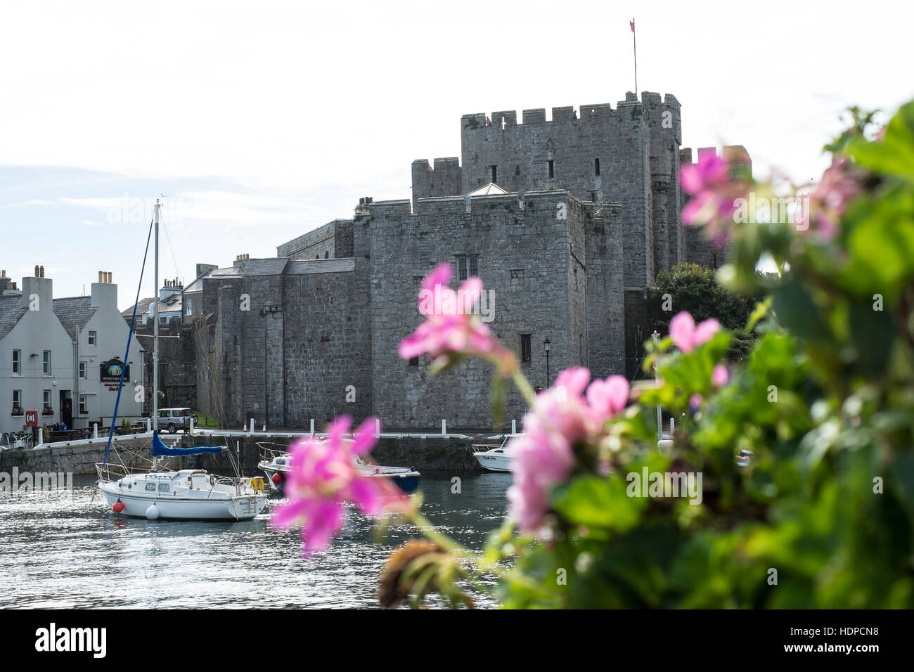 Vue du château de Rushen et le port de Castletown, Ile de Man Banque D'Images