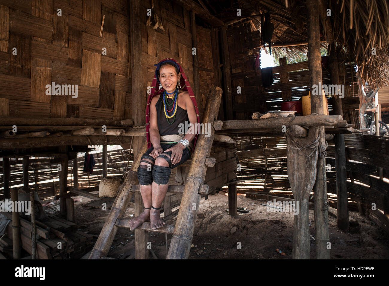 Portrait d'une femme tribre Loikaw, Kayah, l'État de Kayah, Myanmar. Banque D'Images
