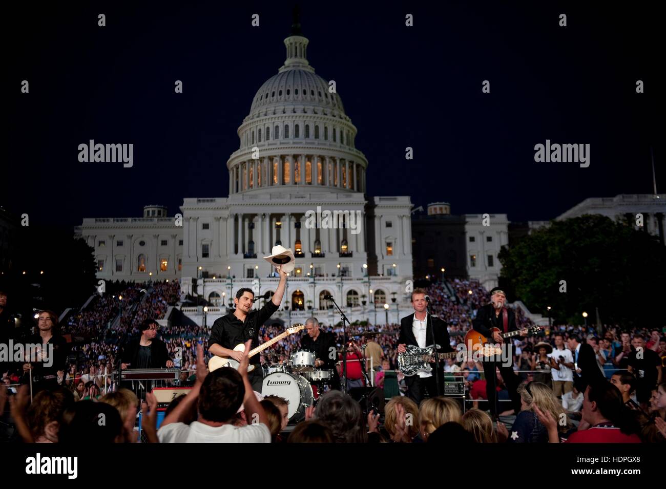 La chanteuse de musique country Brad Paisley en prestation au National Memorial Day Concert sur la pelouse Ouest Capitole 30 mai 2016 à Washington, DC. Banque D'Images