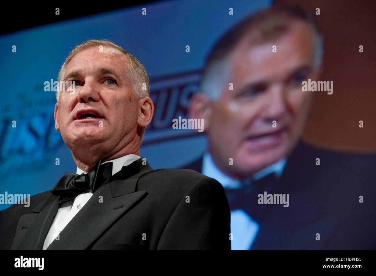 Le sous-secrétaire américain à la Défense, William J. Flynn parle au cours de l'United Service organisation (USO) Gala à l'Hôtel Marriott Wardman Park le 7 octobre 2009 à Washington, DC. Banque D'Images