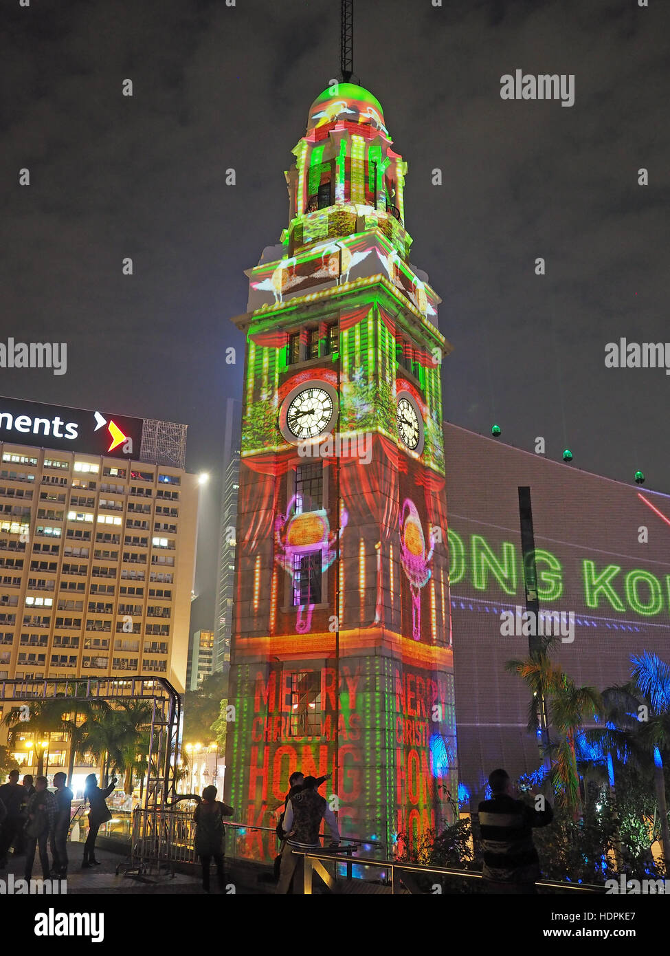 Vue de la tour de l'horloge de Kowloon Hong Kong pendant le spectacle de lumière 3D'IMPULSION affichage la nuit Banque D'Images