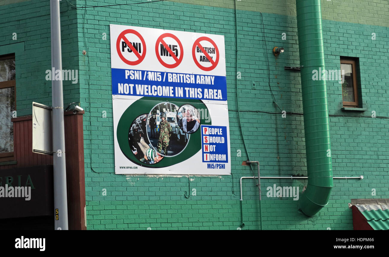 Belfast Falls Rd signe Républicain, Service de police PSNI, Irlande du Nord, les gens ne devraient pas informer. Pas les bienvenus dans ce domaine Banque D'Images