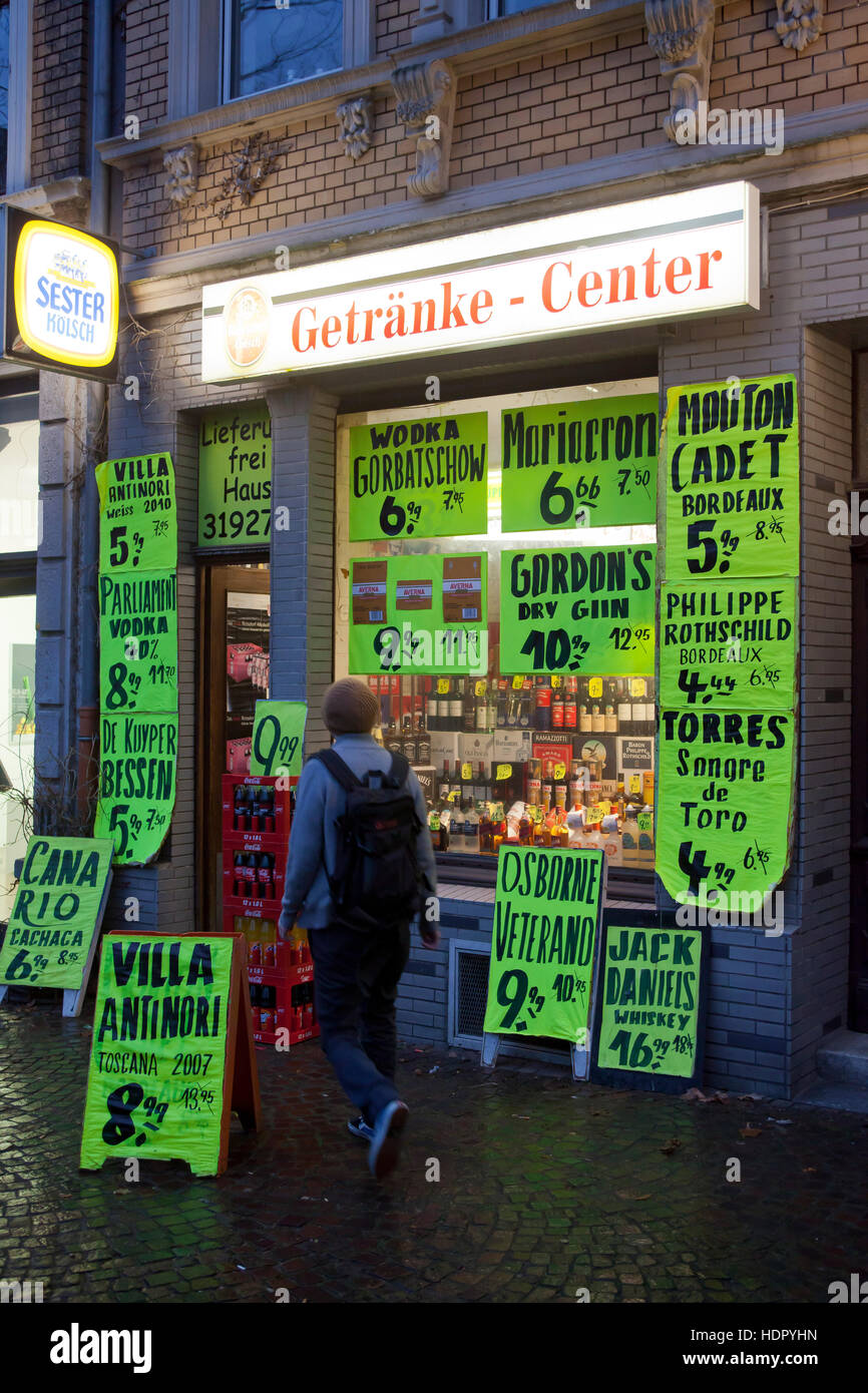Allemagne, Cologne, liquor store dans le quartier Severinsviertel dans la partie sud de la ville. Banque D'Images