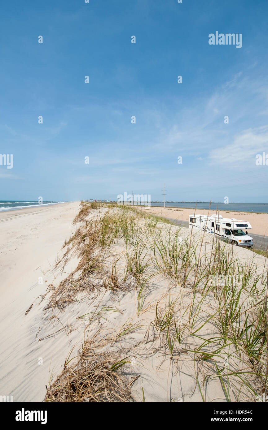 Camping-car RV à Cape Hatteras National Seashore, Hatteras Island, Outer Banks, Caroline du Nord, États-Unis. Banque D'Images