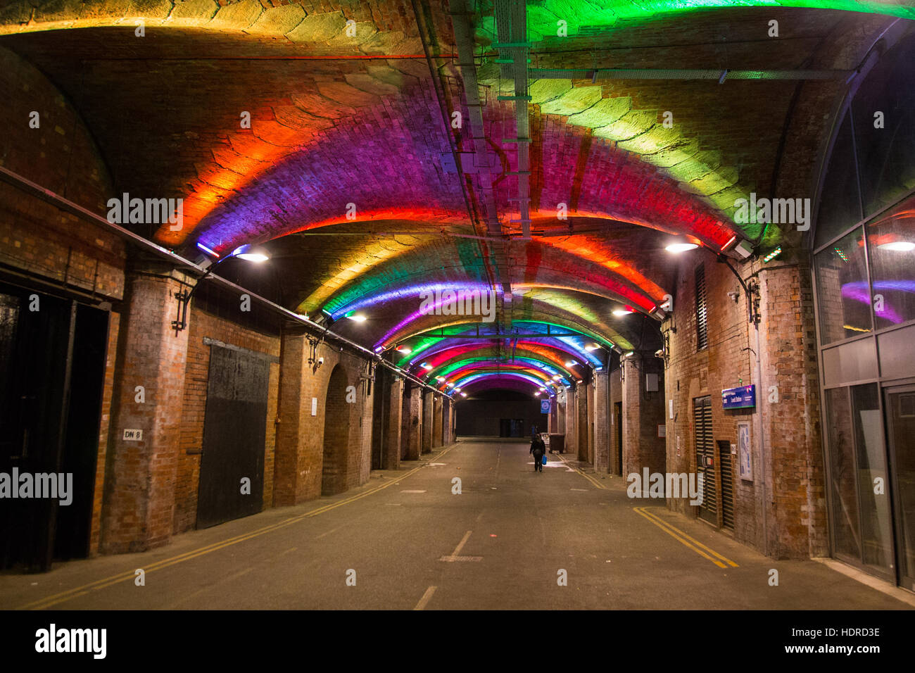 Arches sombres sous la gare de Leeds, Leeds, West Yorkshire Banque D'Images