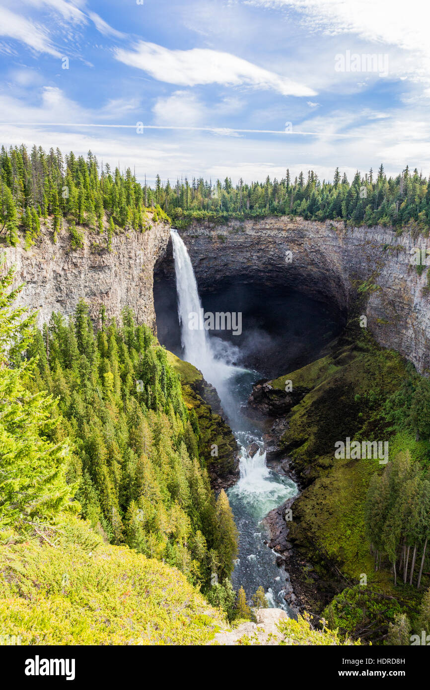 Helmcken Falls est une cascade de 141 m sur la rivière Murtle au sein du parc provincial Wells Gray en Colombie-Britannique, Canada. La protection de la chute Helmcken Banque D'Images