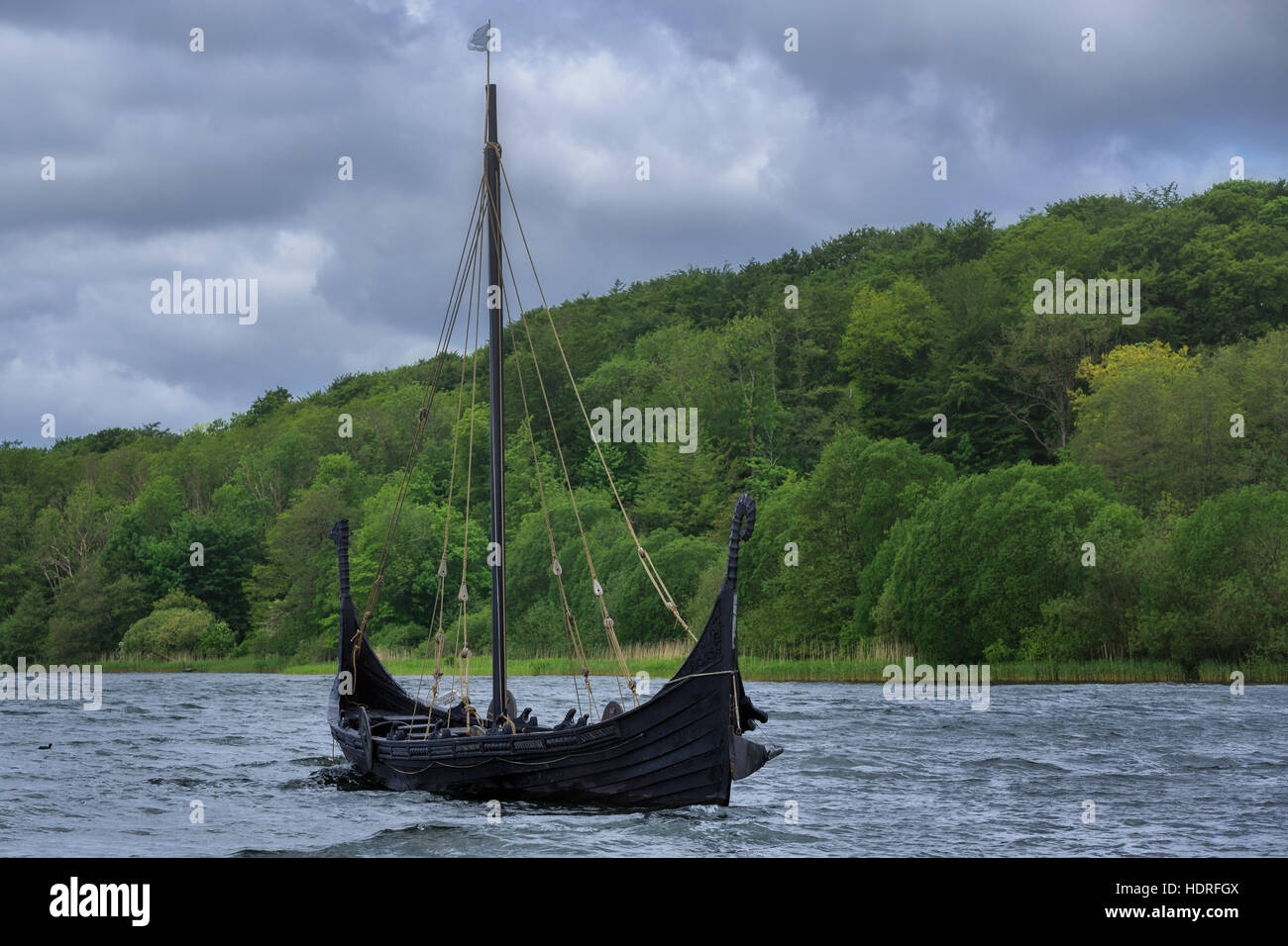 La réplique bateau viking - Jellingorm Faarup, Lac, Vejle, Danemark, Jylland Banque D'Images